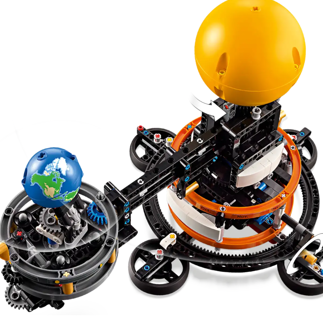 42179 - Planet Earth and Moon in Orbit