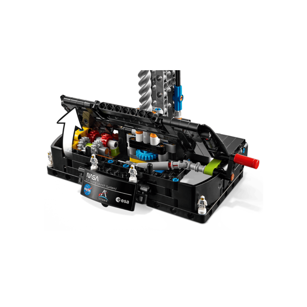 42221 - Cohete del Sistema de Lanzamiento Espacial NASA Artemis