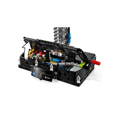 42221 - Cohete del Sistema de Lanzamiento Espacial NASA Artemis